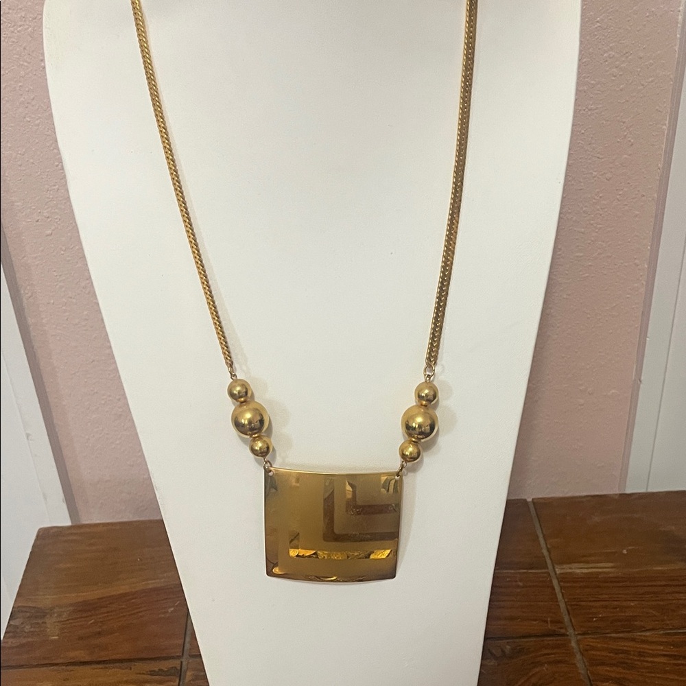 Elegant Gold Necklace